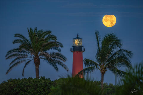 Lighthouse Moonset 1