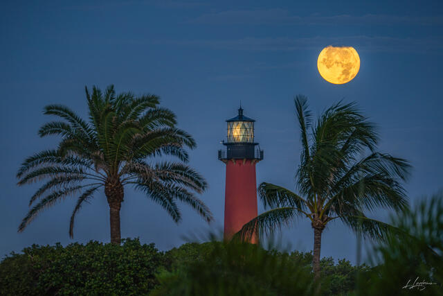 Lighthouse Moonset 1